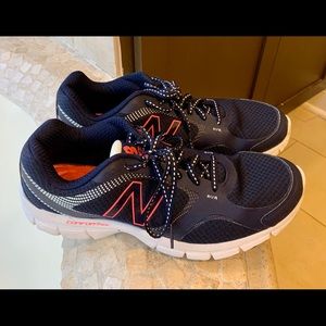 Navy/coral New Balance running shoe, size 10.5